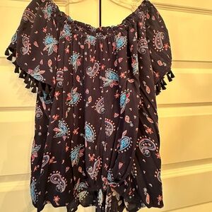 EUC RED NAVY AND WHITE PAISLEY BLOUSE PERFECT WITH JEANS OR SHORTS